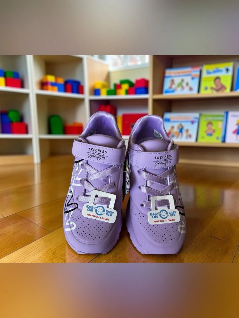 Skechers x Goldcrown: Uno Lite - Love Levitate Size 10K Brand New
